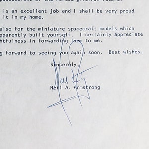 1970 Neil Armstrong Firma en membrete de la NASA / Condición de menta / tinta azul / celebridad / Astronauta / efímera / recuerdos imagen 1