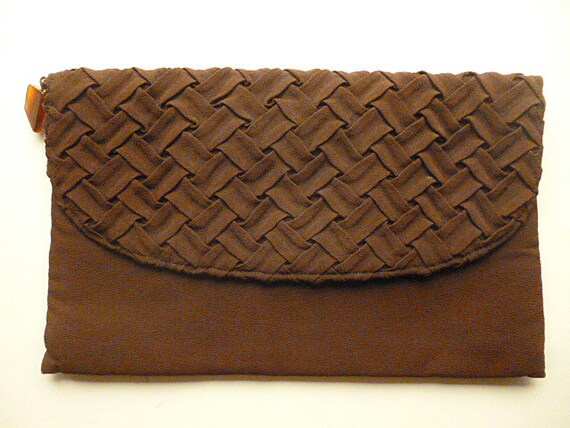 1940's Rayon Crepe Clutch with Carved Bakelite to… - image 2