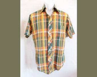 1970s Men's ARROW Get Away, Casual short sleeved plaid seersucker shirt in orange, green, yellow and brown / wide collar