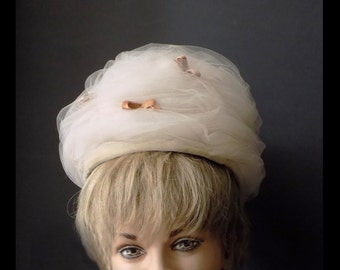 1960s Mod Bee Hive hat / netting with velvet accents /Tan / beige / creme / wedding