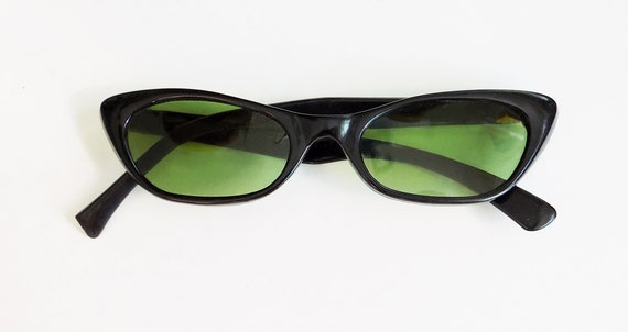 1950s-60s Cat-eye Italian sunglasses / one arm is… - image 4