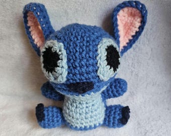 Muñeca de punto de crochet