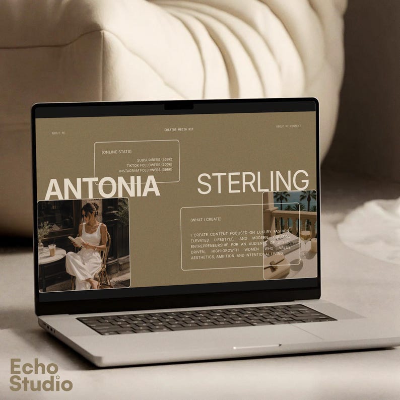 Puede incluir: Un ordenador port&aacute;til muestra un kit de medios digital para Antonia Sterling sobre un fondo oliva apagado. La pantalla presenta secciones de texto etiquetadas como Online Stats y What I Create, junto a dos fotograf&iacute;as de una persona vestida de blanco.