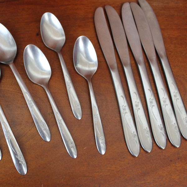 STAINLESS Oneida Simeon L & George H. Rogers Co. OHS 49  Spoon knife silverware flatware set replacements stainless steel Simon BIN 17