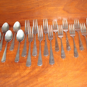OYSTER BAY LIFETIME Colonial Stainless traditional vintage Flatware set retro old silverware replacements wedding utensils cutlery BiN 57