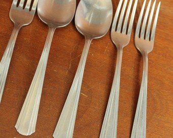 PFALTZGRAFF SUMMER BREEZE vintage stainless flatware silverware set replacements fork spoon retro old kitschy flatware blue picnic BiN 25