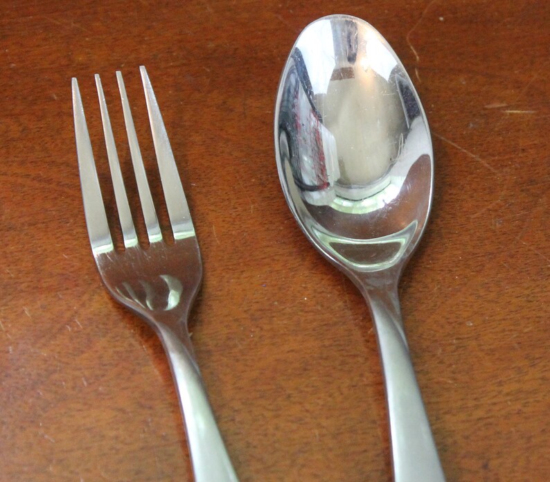 ONEIDA Plain round tip Satin Finish modern silverware vintage flatware Stainless silverware
