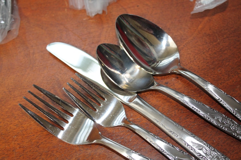 Vintage Silverware floral handle Black Accent T /& N Scroll Rose Stainless Flatware #20 replacement flatware