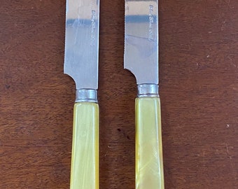 Plastic handle knives | yellow pearlescent style | bright colorful | fancy vintage knives stainless silverware | made in Italy