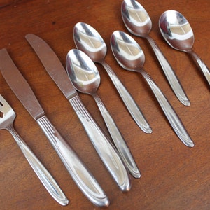 Vintage Stainless Flatware ONEIDA in SAND DUNE Silverware set knife fork spoon replacements retro utensils modern glossy simple plain BiN 21