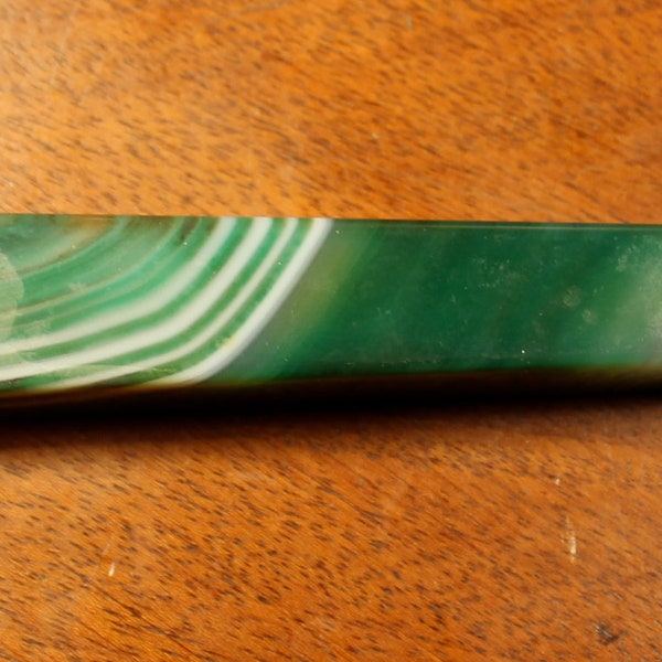 Knive with marbled green bakelite handle