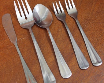 IIC Imperial International | OLD TOWNE | satin finish | center ridge | stainless silverware | retro vintage flatware | classic Forks BiN 16