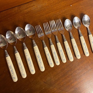 Corning Correlle First of Spring | plastic handles with white flowers | vintage replacements flatware stainless silverware | 1980s