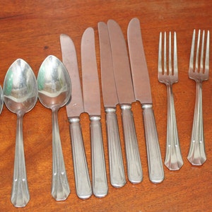 HAMPTON  ROYAL Stainless Flatware Vintage Silverware set knife fork spoon BIN 22