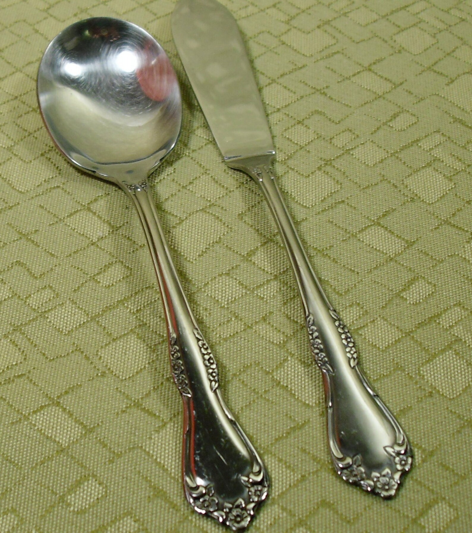 Oneida / Wm A Rogers stainless flatware in Mansfield pattern Etsy