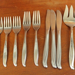 International: JAMAICA Pattern TRADEWINDS Vintage Flatware | set replacements silverware stainless steel knife fork spoon swirl 1960s