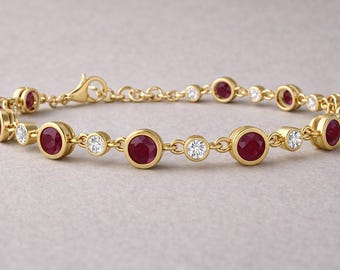 Pulsera con bisel de rubí y circonitas / Plata chapada en oro, diseño minimalista