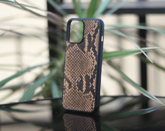 Natürliche Python-Lederhülle für iPhone 12-16 | Handgefertigtes Exotisches Schlangenleder | Luxus Slim Cover | MagSafe-Option | Geschenk für Sie oder Ihn