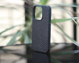 Capa de couro preto Python para iPhone 12–16 | Pele de cobra genuína feita à mão | Capa fina de luxo | MagSafe opcional | Presente premium para ele