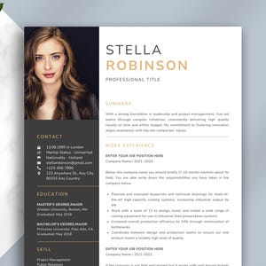 Op de afbeelding: Een professionele cv-sjabloon met een foto van een vrouw. Het cv bevat secties voor contactgegevens, opleiding, vaardigheden, werkervaring en een samenvatting. Het ontwerp is strak met een zwart-goud kleurenschema.