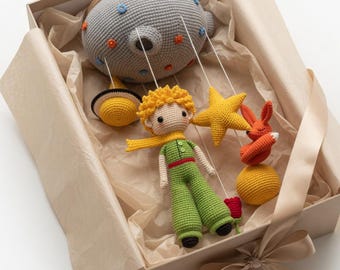 Giostrina per neonati all'uncinetto a tema Piccolo Principe, giostrina con pianeti, giostrina spaziale fatta a mano, regalo per baby shower, decorazione per la cameretta.