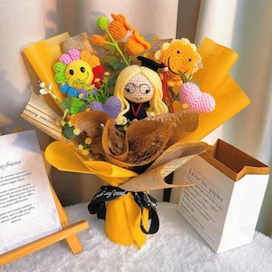 Crochet Graduation Bouquet, Custom Grad Doll Gift, Class of 2026 Gift, Handmade Flower Bouquet, Cute Crochet Flowers, Graduation Gift Idea