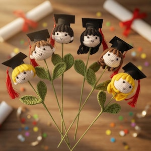 Custom Crochet Graduation Doll Bouquet, Personalized Class of 2026 Gift, Handmade Graduate Flower, Mini Graduation Gift