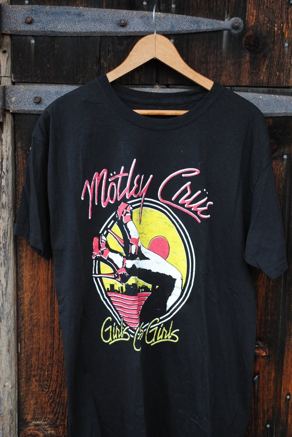 Official Motley Crue T Shirt Bad Boys Shield Black Classic Rock Metal Band Tee e Official Motley Crue T Shirt Bad Boys Shield Black Classic Rock Metal Band Tee e