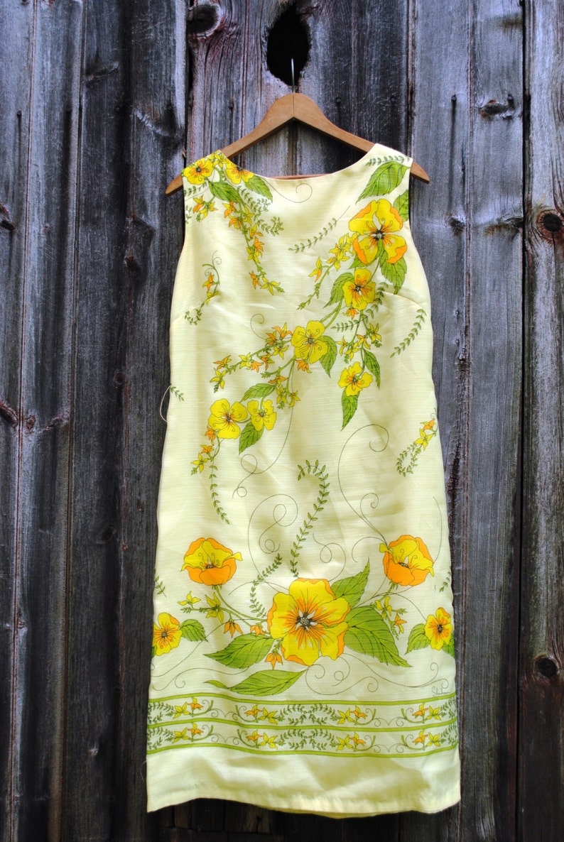 Alfred Shaheen Vintage Printed Yellow Hawaiian Floral Sheath Dress