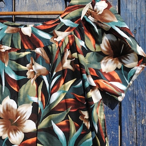 Vintage Hilo Hattie Hawaiian Print Midnight Maui Dress