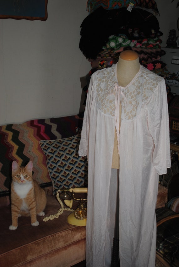 Pretty in Pink Vintage Peignoir Robe Dressing Gown - image 1