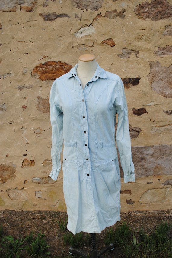 Lovely Liz Claiborne Distressed Denim Acid Wash Sh