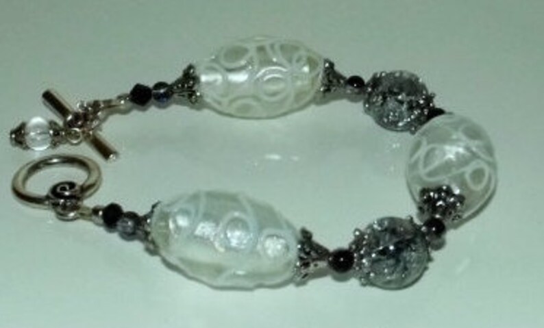 Black and White Beaded Bracelet image 2