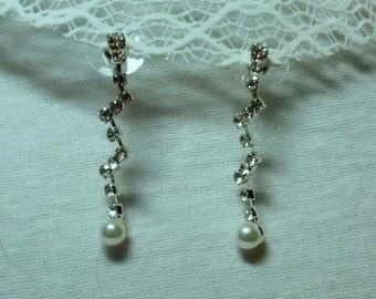 White Pearl and Crystal Dangled Earrings