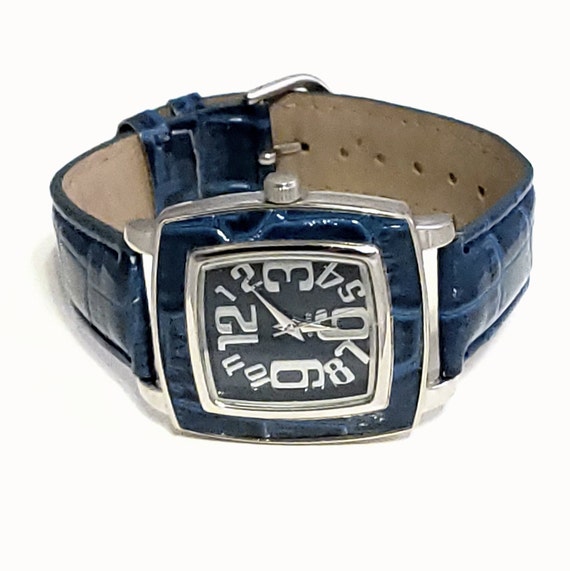 Vintage Large Blue Ladies Watch - image 5