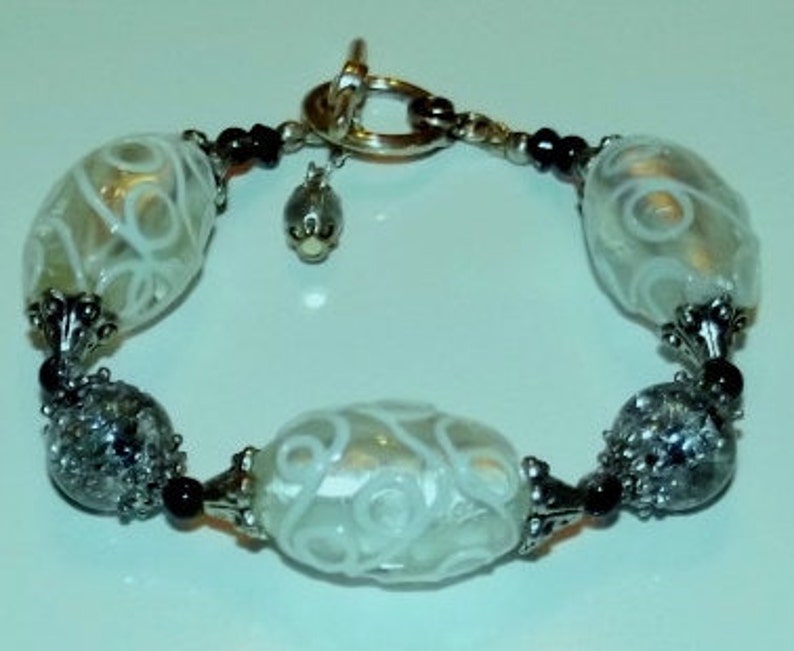 Black and White Beaded Bracelet image 1