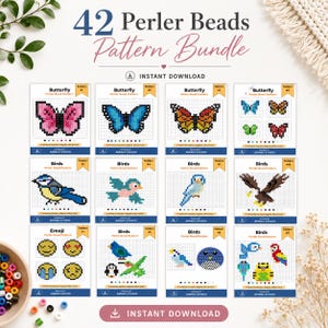 Pode incluir: Uma coleção digital intitulada 42 Perler Beads Pattern Bundle apresentando doze folhas imprimíveis individuais. Cada folha exibe designs de grade pixelados de borboletas, pássaros e emojis em várias cores, rotulados com números de padrão e o logotipo da Airnex Studio.