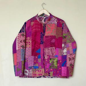 Wendbare Kantha-Steppkimonojacke: Handgenähte Patchwork-Resortmode, Damen-Herbstmode, Weihnachtsgeschenk