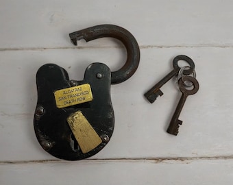 アルカトラズ島サンフランシスコ死刑囚監房の鉄製南京錠：アンティーク錠、刻印入りの実用的な錠前と鍵