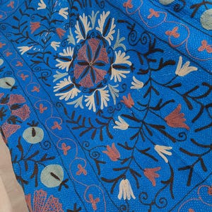 Vintage Kantha Quilt: Hand-Stitched Indian Suzani Throw, Bohemian Blanket