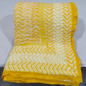 Gelbe Quilt, handgefertigte Luxusbettwäsche, neuer Sunshine Blooms Designer Kleindruck, internationale Anziehungskraft, weicher Baumwollkomfort für zu Hause