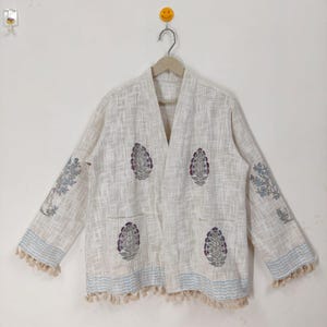 Handtryckt bomulls kimonojacka – Boho lätt kimono med öppen framsida och tofsfåll, etniskt blommönster, sommarstrandjacka