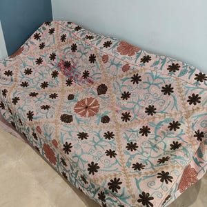 Vintage Kantha Quilt: Hand-Stitched Indian Suzani Throw, Bohemian Blanket