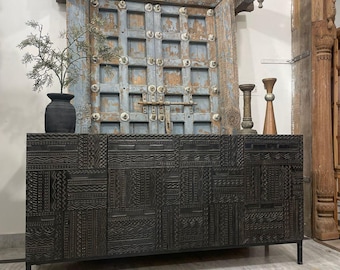 Aparador moderno Tabwa de madera de mango tallada: mueble de almacenamiento de madera artesanal con intrincados detalles geométricos.