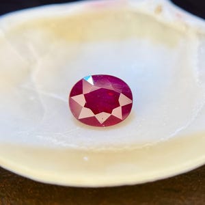 Natural unheated Ruby Gemstone: Pinkish Red Oval Faceted Stone (0.47 CT)