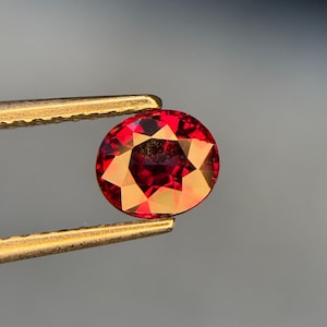 Naturlig lila röd rubin ouppvärmd ädelsten: 0,91 CT 5,1 X 5,8 MM fasetterad sten