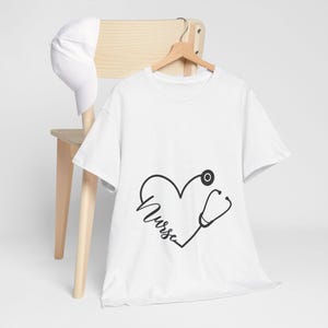 Nurse T Shirt with Heart Stethoscope Design – Cute Nursing Graphic Tee – Medical Scrubs Gift for Nurses – Healthcare Worker Shirt