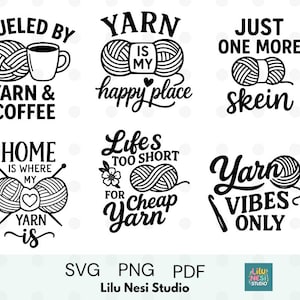 Puede incluir: Una colección de diseños gráficos en blanco y negro con ovillos de lana, tazas de café y ganchillos. El texto incluye frases como "Fueled by Yarn & Coffee" y "Yarn Vibes Only."