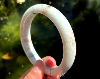 Rara pulsera de jadeíta birmana auténtica de grado A tallada a mano de 77 mm en verde manzana, verde espinaca y blanco lechoso. Joyería de jadeíta 100% natural sin tratar.