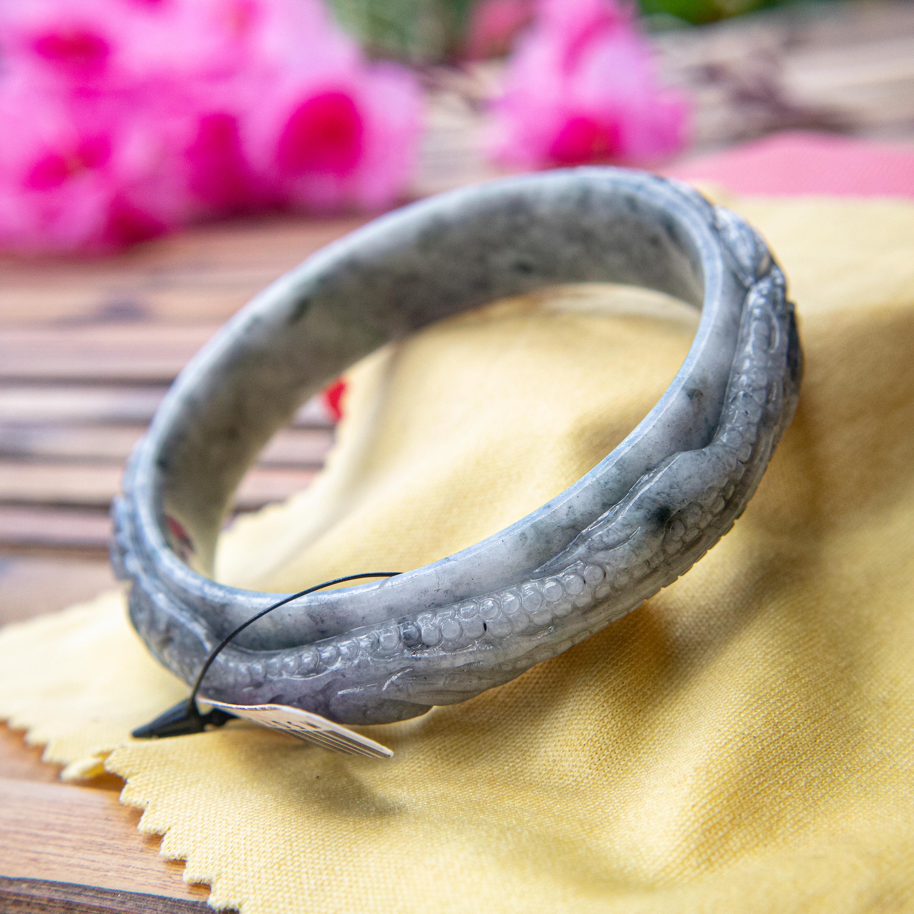 干青翡翠　腕輪　お守り 糸魚川青翡翠勾玉 M08653 陽春 作 33mm*20.5mm*11mm 糸魚川産 青